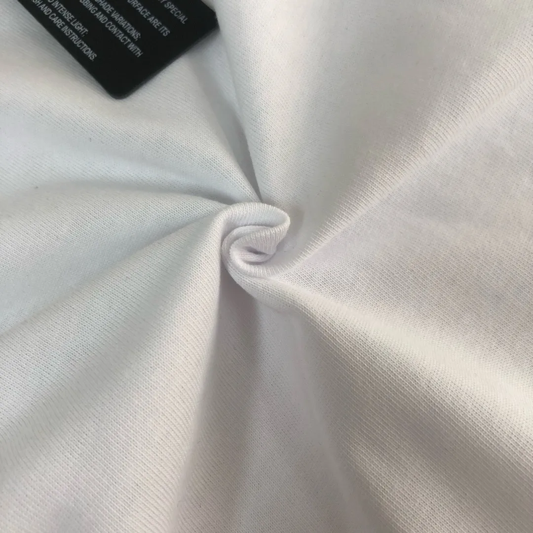 P150 A⭐️Stone Island Latest Couple Style Round Neck Short Sleeve Couple T-shirt ~ Spring and Summer New Product High Quality 🔥🔥Customized Unique Compass Logo Embroidery Logo Embellishment ~ Fashionable and Versatile Trendy Style Customized Imported Fabrics! Comfortable to wear, breathable, fashionable without losing personality, the upper body is casual and casual, handsome and stylish, showing the temperament of a big brand. All three standards are complete! ! Color: Black White Dark Gray Brown Size: SMLXLXXL